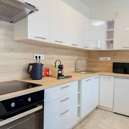 River Danube Flat W Balcony And Free Guarded Parking