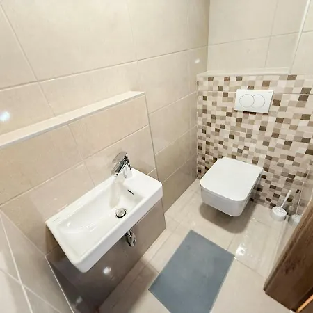 River Danube Flat W Balcony And Free Guarded Parking Lägenhet