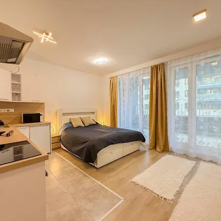 River Danube Flat W Balcony And Free Guarded Parking Lägenhet