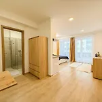 River Danube Flat W Balcony And Free Guarded Parking *