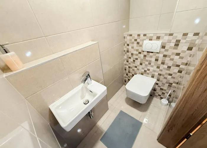 River Danube Flat W Balcony And Free Guarded Parking Appartamento
